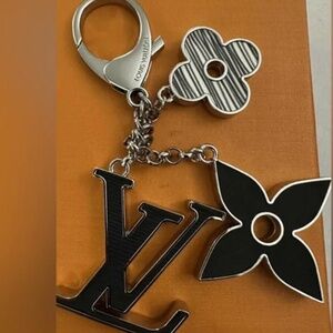 Louis Vuitton NWOT Black/White Epi and Silver Hardware Bag Charm/Key Ring